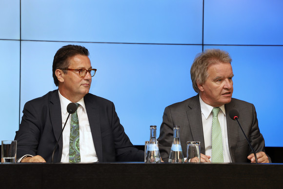 Der Minister für Ländlichen Raum und Verbraucherschutz, Peter Hauk (l.), und Umweltminister Franz Untersteller (r.) (Bild: Staatsministerium Baden-Württemberg)