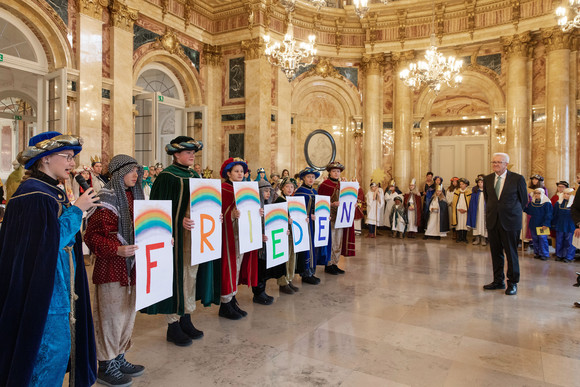 Ministerpräsident Winfried Kretschmann beim Sternsingerempfang im Neuen Schloss (Bild: Staatsministerium Baden-Württemberg)