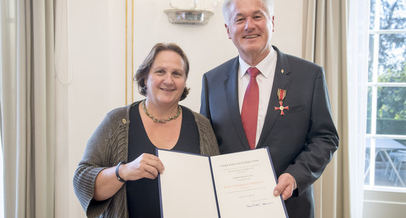 Staatssekretärin Theresa Schopper (l.) und Oskar Fuchs (.r) (Foto: Staatsministerium Baden-Württemberg)