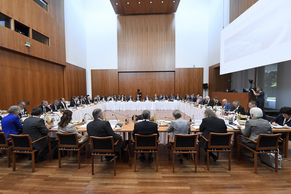 Top-Level-Meeting des Strategiedialogs Automobilwirtschaft BW (Bild: © e-mobil BW / Studio KD Busch)