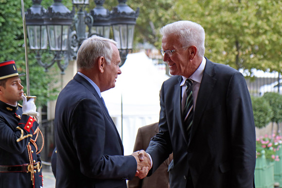 Ministerpräsident Winfried Kretschmann (r.) und der französische Außenminister Jean-Marc Ayrault (l.)