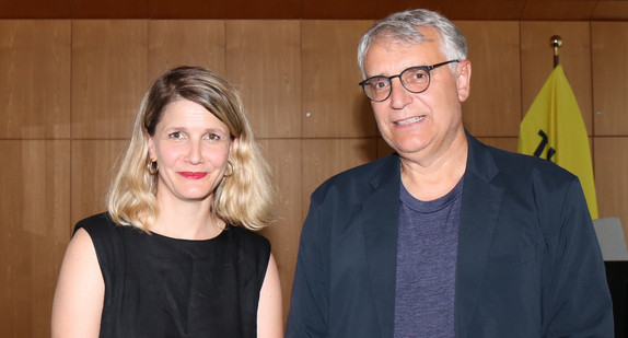 Foto von Staatssekretär Arne Braun und Anne Fleckstein, der neuen Direktorin der Akademie Schloss Solitude