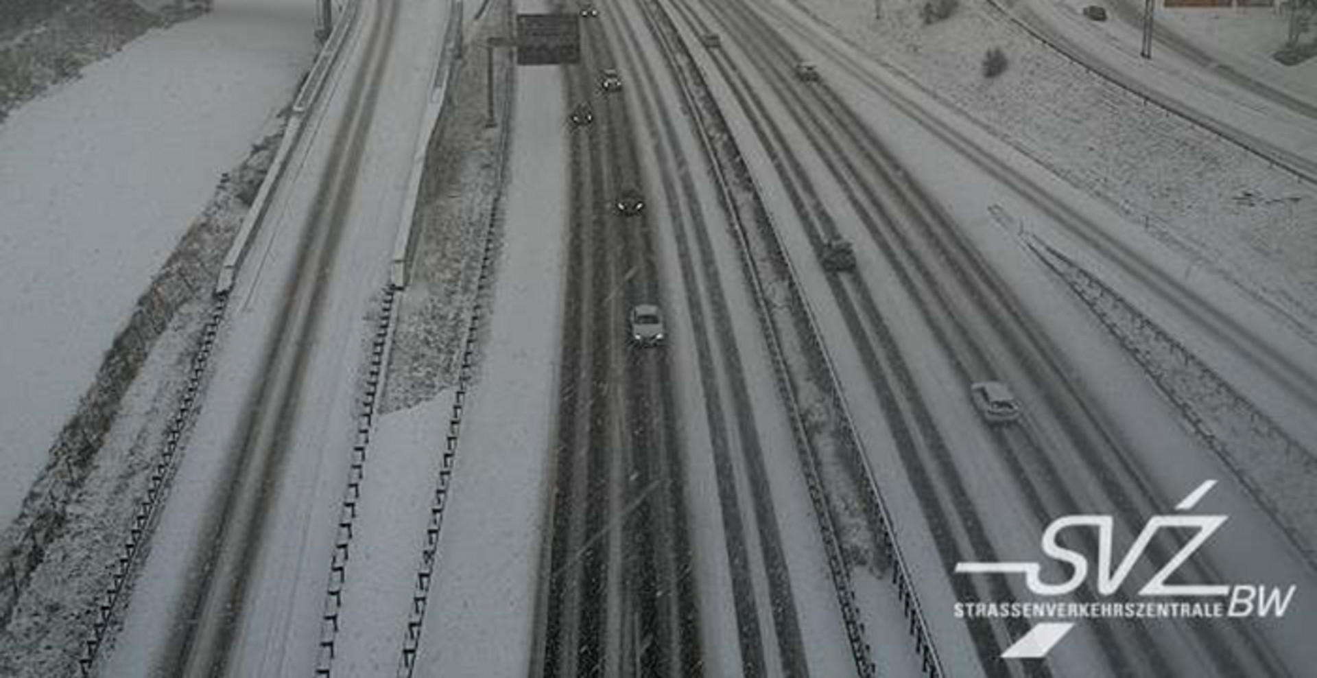 Bild der Verkehrskamera an der A 8 AS Flughafen/Messe, Fahrtrichtung München vom 10.12.2017, 12:51 Uhr (Bilderquelle: SVZ)