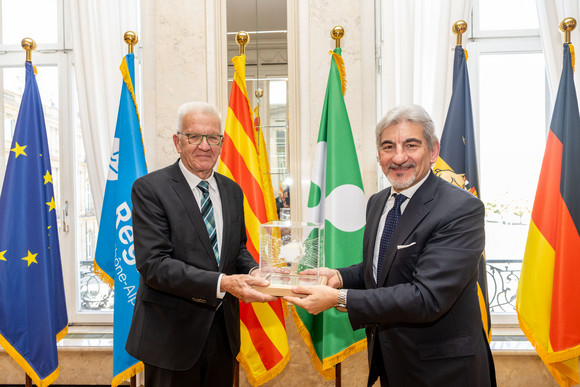 Ministerpräsident Winfried Kretschmann (links) und der lombardische Staatssekretär für internationale Angelegenheiten Raffaele Cattaneo (rechts)