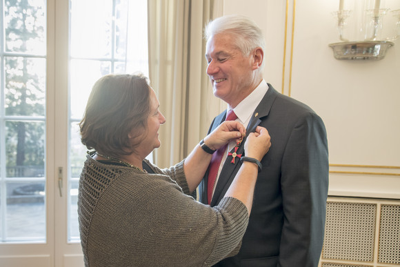 Staatssekretärin Theresa Schopper (l.) und Oskar Fuchs (.r) (Foto: Staatsministerium Baden-Württemberg)