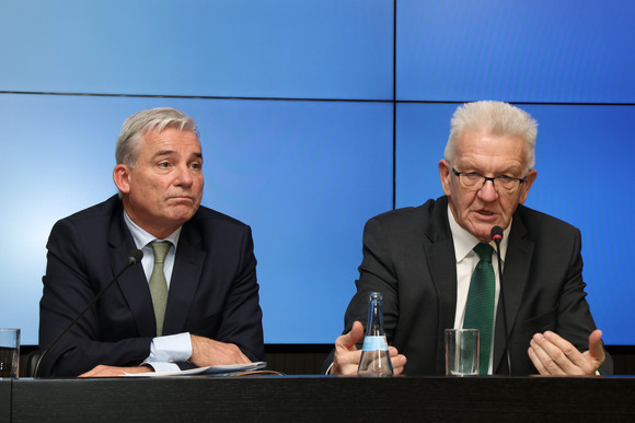 Ministerpräsident Winfried Kretschmann (r.) und Innenminister Thomas Strobl (l.)