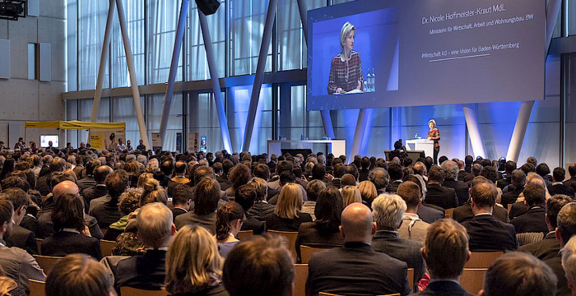 Ministerin Nicole Hoffmeister-Kraut spricht beim Digitalgipfel (Foto: © Ministerium für Wirtschaft, Arbeit und Wohnungsbau Baden-Württemberg)