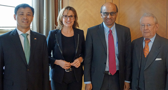 v.l.n.r.: Botschafter der Republik Singapur in Berlin S.E. Laurence Bay Siow Hon, Staatssekretärin Katrin Schütz, Vizepremierminister der Republik Singapur Tharman Shanmugaratnam, Hans Peter Stihl, Honorargeneralkonsul von Singapur