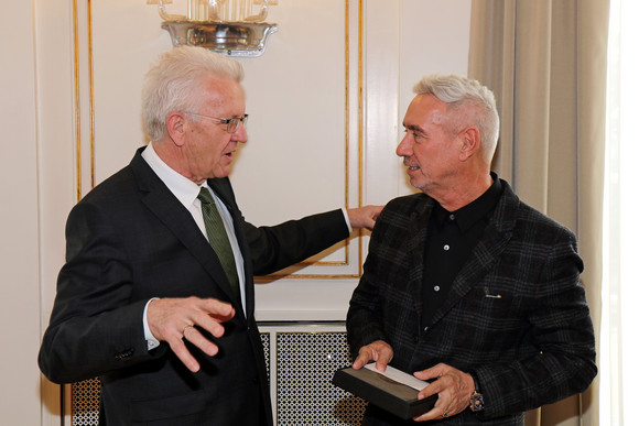 Ministerpräsident Winfried Kretschmann (l.) und Roland Emmerich (r.)