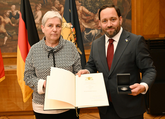 Staatssekretär Florian Hassler (rechts) und Elke Gabel (links)