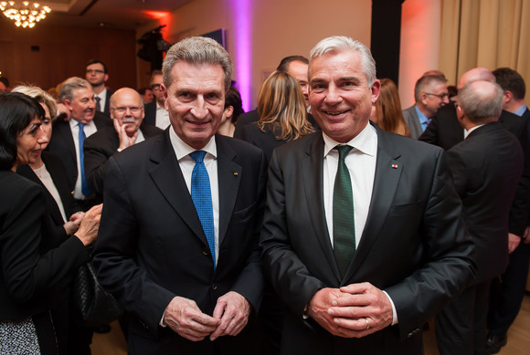 Günther Oettinger (l.), EU-Kommissar für Haushalt und Personal, und Thomas Strobl (r.), Minister für Inneres, Digitalisierung und Migration