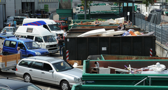 Recyclinghof in Freiburg (Bild: © dpa).