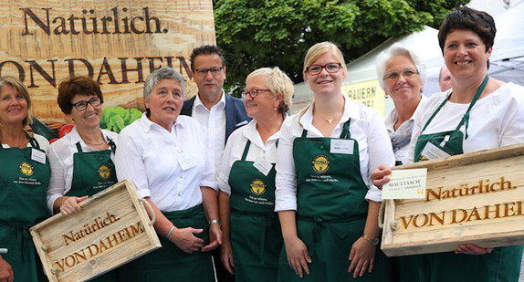 Gruppenbild mit Landwirtschaftsminister Peter Hauk (M.) (Foto: Ministerium für Ländlichen Raum und Verbraucherschutz Baden-Württemberg)