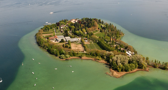 Luftaufnahme der Bodenseeinsel Mainau (Bild: © dpa)