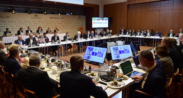 Blick ins Plenum bei der siebten Jahresveranstaltung des Strategiedialogs Automobilwirtschaft Baden-Württemberg