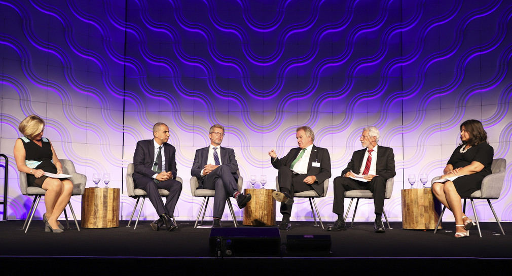 Umweltminister Franz Untersteller (3.v.r.) bei einem Panel zum Thema: „Building up to Net Zero Carbon Emissions“ im Rahmen der internationalen Klimakonferenz Global Climate Action Summit (GCAS) in San Francisco (Foto: Staatsministerium Baden-Württemberg)