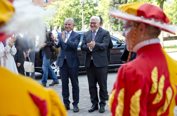 Rastatt: Bundespräsident Frank-Walter Steinmeier (r.) und Innenminister Thomas Strobl (l.)