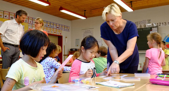 Kultusministerin Susanne Eisenmann besucht die Grundschule Waldhäuser-Ost in Tübingen (Foto: Ministerium für Kultus, Jugend und Sport Baden-Württemberg)