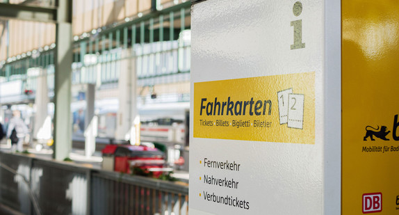 Rückseite eines Fahrkartenautomates.