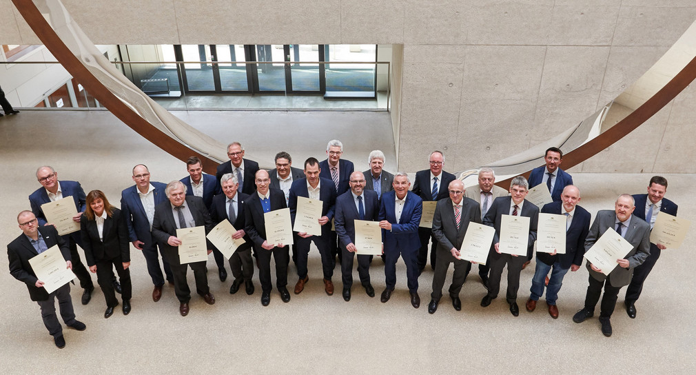 Gruppenbild der Breitband-Förderbescheidempfänger von März.