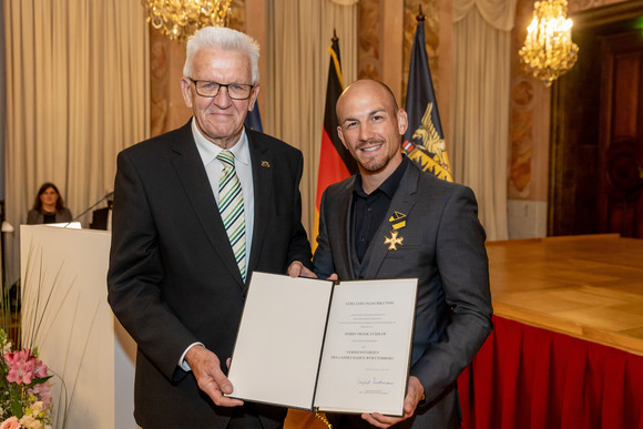 Ministerpräsident Winfried Kretschmann (l.) und Frank Stäbler (r.)