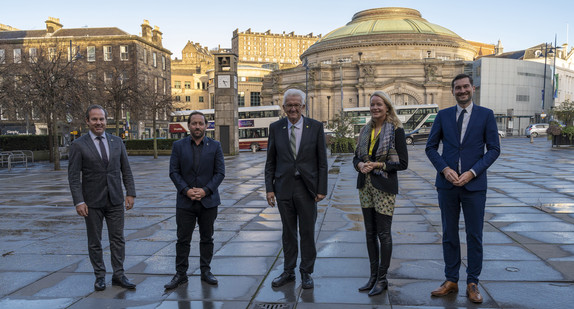 von links nach rechts: Landtagsabgeordneter Raimund Haser, Staatssekretär Florian Hassler, Ministerpräsident Winfried Kretschmann, Umweltministerin Thekla Walker und Landtagsabgeordneter Daniel Karrais in Edinburgh