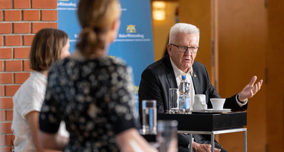 Ministerpräsident Winfried Kretschmann und Wissenschaftsministerin Theresia Bauer im Dialog mit Studierenden