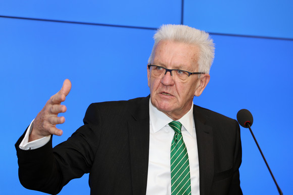 Ministerpräsident Winfried Kretschmann bei der Regierungspressekonferenz (Bild: Staatsministerium Baden-Württemberg)