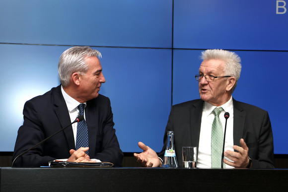 Ministerpräsident Winfried Kretschmann (r.) und Innenminister Thomas Strobl (l.)