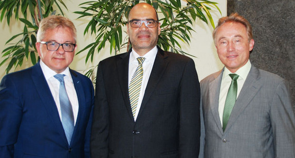 Europaminister Guido Wolf (l.), der israelische Generalkonsul Dr. Dan Shaham (m.) und der Landrat des Landkreises Ludwigsburg Dr. Rainer Haas (r.)  (Bild: Justizministerium Baden-Württemberg).