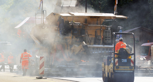 Straßenbaustelle an der B31 im Schwarzwald (Bild: © dpa).