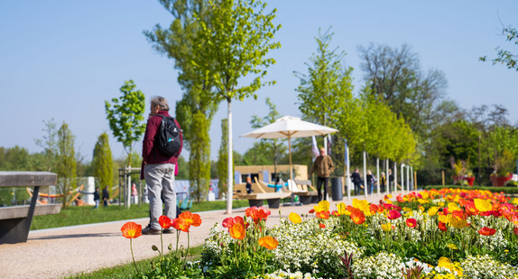 Besucher auf der Landesgartenschau in Neuenburg am Rhein.