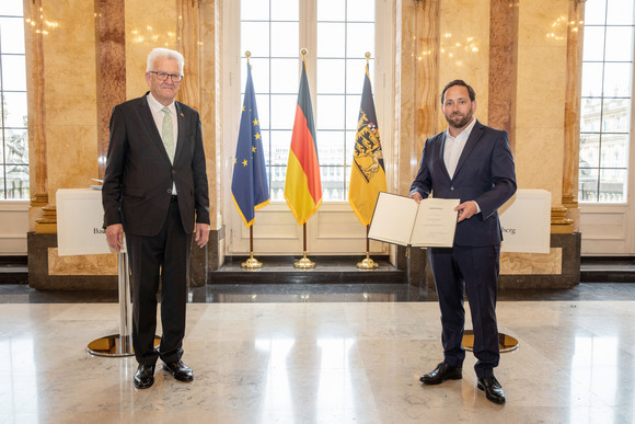 Ministerpräsident Winfried Kretschmann (l.) und Florian Hassler (r.), Staatssekretär im Staatsministerium und Vertreter des Landes Baden-Württemberg bei der Europäischen Union 