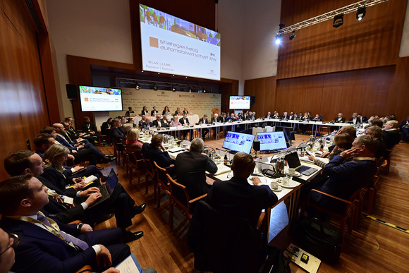 Blick ins Plenum bei der siebten Jahresveranstaltung des Strategiedialogs Automobilwirtschaft Baden-Württemberg