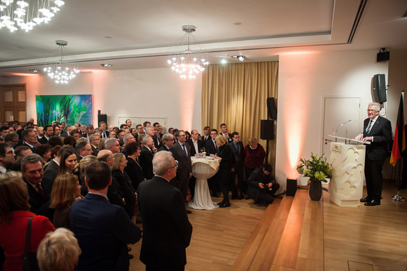 Ministerpräsident Winfried Kretschmann spricht zu den Gästen (Foto: © Vertretung des Landes Baden-Württemberg bei der Europäischen Union/FKPH)