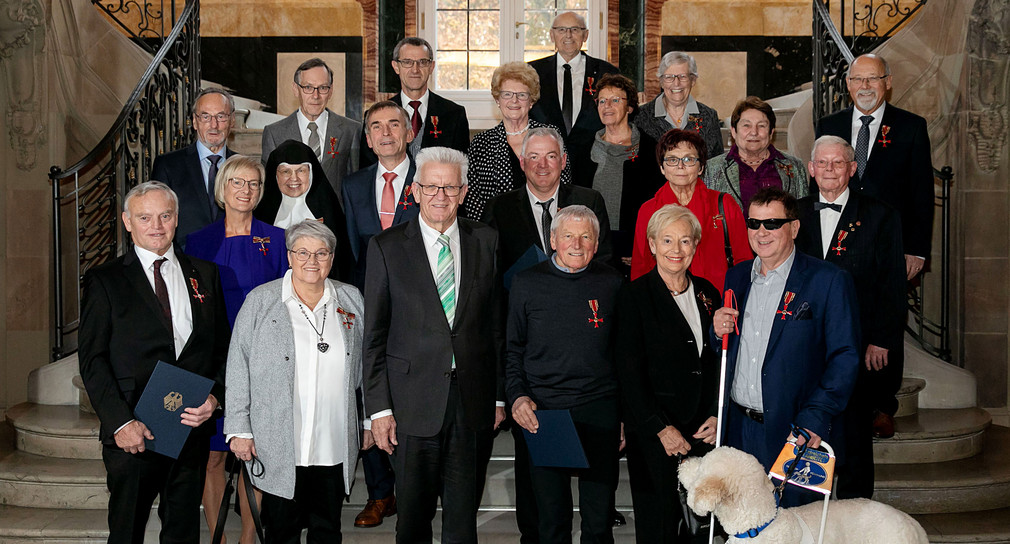 Tag des Ehrenamtes Kretschmann würdigt besonderes ehrenamtliches Engagement