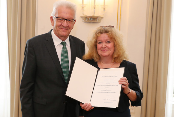 Ministerpräsident Winfried Kretschmann (l.) und Barbara Traub (r.)