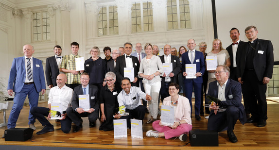 Mittelstandspreis für soziale Veranstwortung 2022: Gruppenbild mit den ausgezeichneten Unternehmen