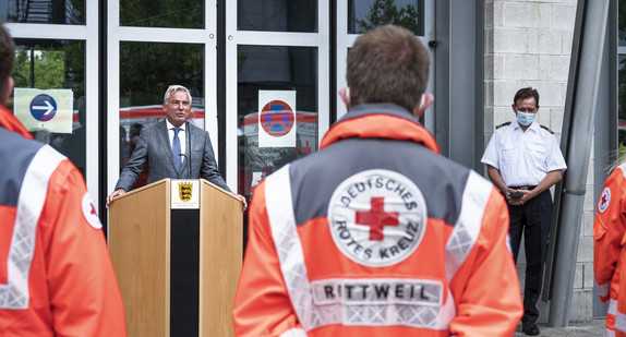 MIN-Strobl verabschiedet die Rettungskräfte nach Rheinland-Pfalz