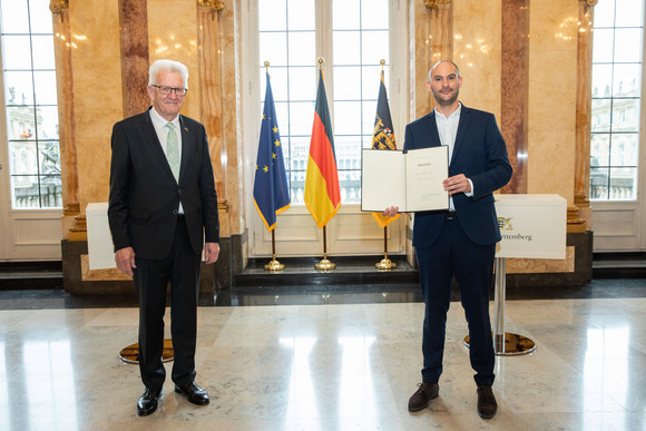 Ministerpräsident Winfried Kretschmann (l.) und Dr. Danyal Bayaz (r.), Minister für Finanzen