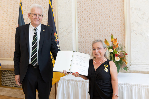 Ministerpräsident Winfried Kretschmann (l.) und Christine Urspruch (r.)