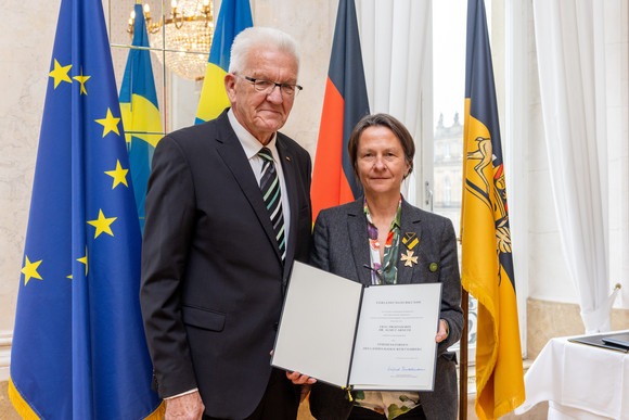 Ministerpräsident Winfried Kretschmann (links) und Prof. Dr. Almut Arneth (rechts)