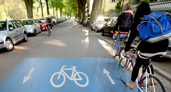 Fahrradstraße in Freiburg (Bild © dpa).