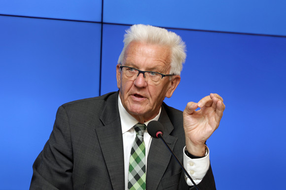 Ministerpräsident Winfried Kretschmann bei der Regierungspressekonferenz (Bild: Staatsministerium Baden-Württemberg)