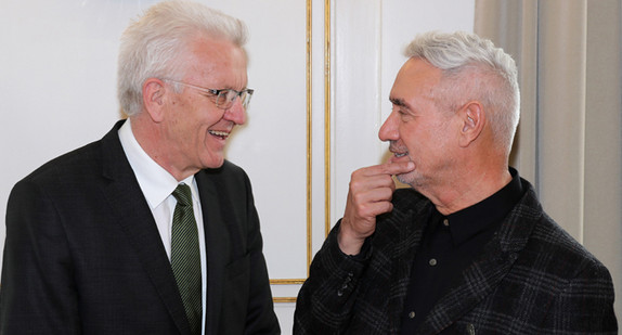 Ministerpräsident Winfried Kretschmann (l.) und Roland Emmerich (r.) 