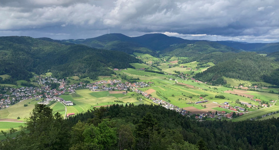 Blick vom Urenkopf auf Fischerbach im Kinzigtal 