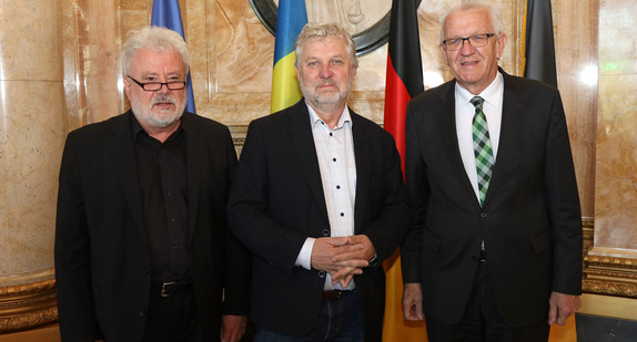 v.l.n.r.: Staatsminister Klaus-Peter Murawski, der schwedische Minister für Wohnungswesen und Digitalisierung, Peter Eriksson, und Ministerpräsident Winfried Kretschmann