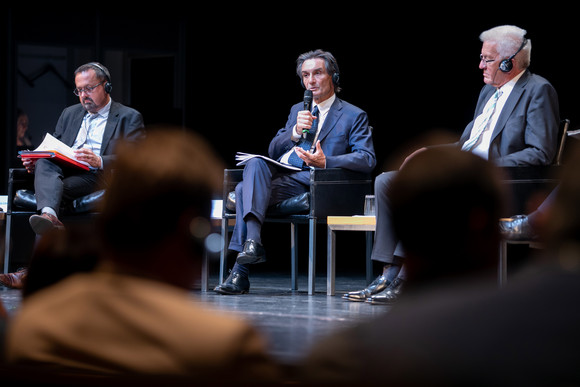 Pere Aragonès (Vize-Präsident Kataloniens), Attilio Fontana (Präsident der Lombardei) und Ministerpräsident Winfried Kretschmann