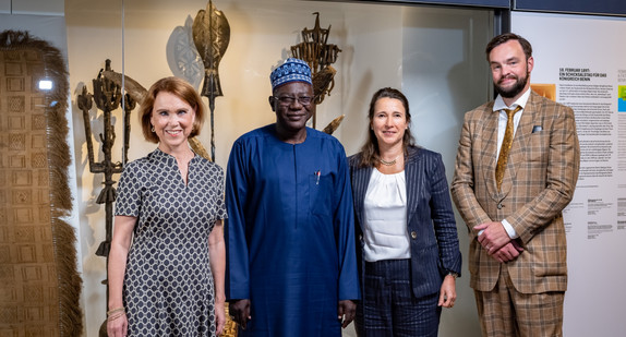 Generaldirektor der nigerianischen Museums- und Denkmalbehörde besucht Stuttgarter Museum