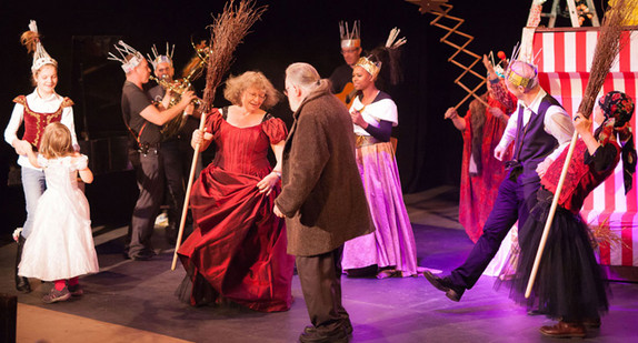 Die Gruppe Heyoka Theater in Koproduktion mit dem ROXY, Ulm, spielt das Stück „Räubermaria – Ein LieblingsLiederAbend“. (Foto: Fotofreunde Heidelsheim)